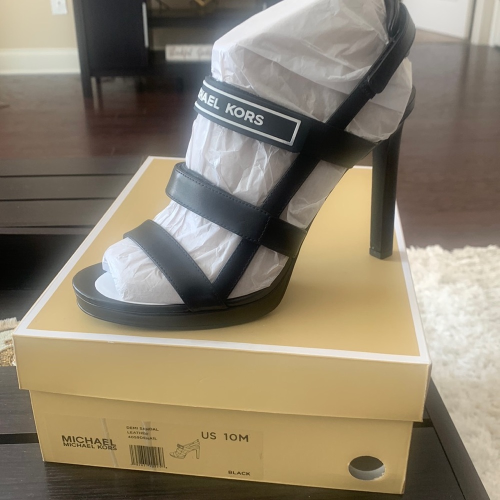 💕Sexy Michael Kors Sandal Shoe…never been worn:perfect condition